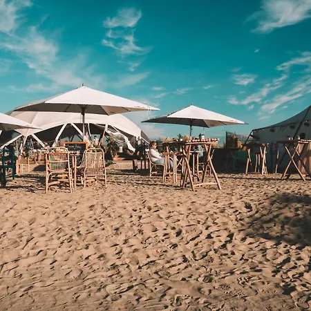 Campismo de Luxo Basecamp Connections Deluxe Beach Edition