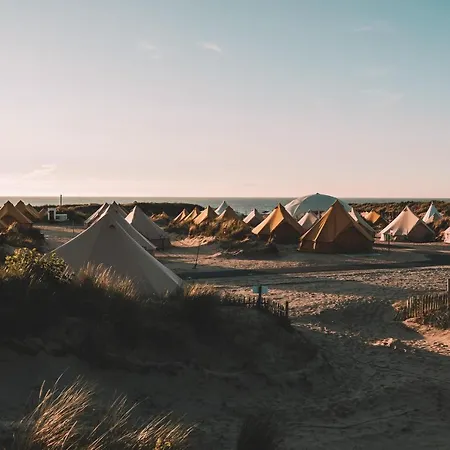 Campismo de Luxo Basecamp Connections Deluxe Beach Edition De Panne